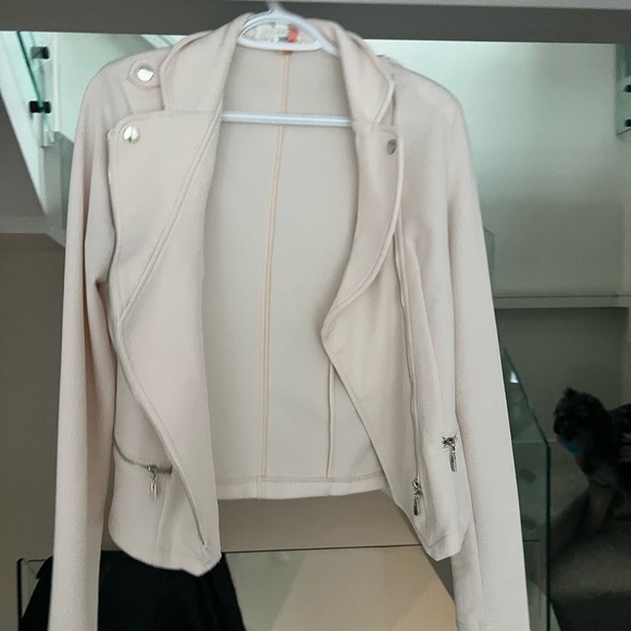 Maccs the Label BlazerJacket in Light Cream Blush Pink - Picture 3 of 4